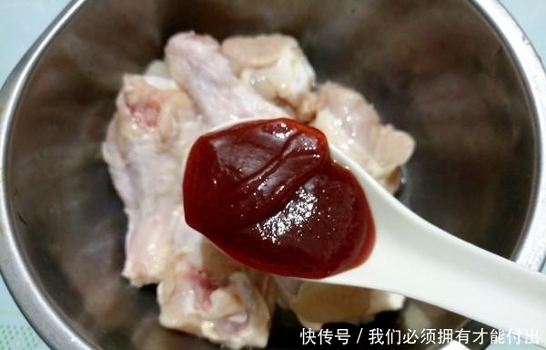 红烧的时候,放这两种调料就等于白炖!许多人不理解,难怪肉柴有股腥气