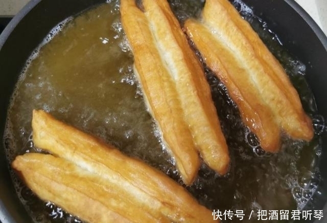 制作|早餐店油条的商用配方,外酥里嫩,手把手教你制作,用料精确到克