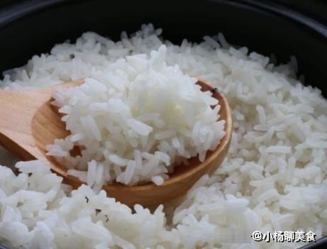 调料品|煮米饭光加清水还不够！再加这2样，米饭香软分明老少都爱吃
