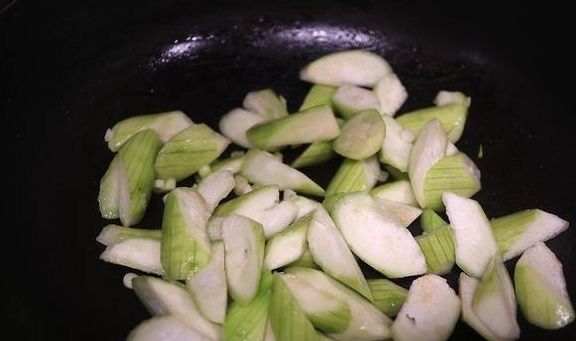 爽口|立秋后多吃这菜，原汁原味真爽口，自带清香，几分钟出锅超快