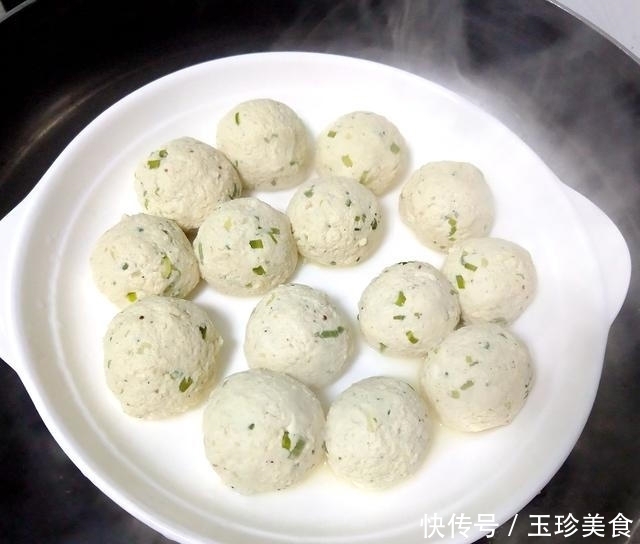 肉丸|别再油炸丸子了,这做法比肉丸好吃,白嫩鲜香不上火,秋燥要吃