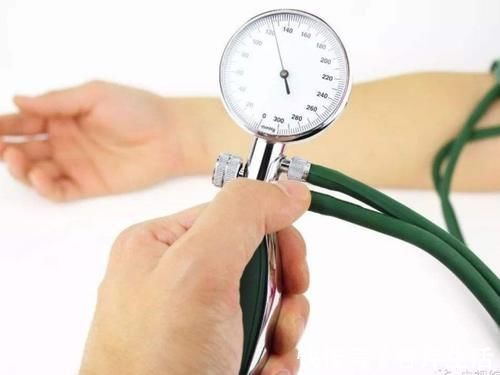 血液循环|快过年了,给高血压患者提个醒:每天2个时间段最危险!做好5事