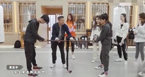 男人|脱口秀演员杨笠输给秦霄贤，被常驻嘉宾灵魂拷问：男人还普通吗？