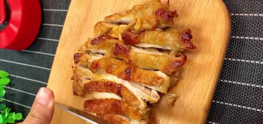 家常版香煎鸡腿，外酥里嫩香辣入味，大快朵颐超级过瘾