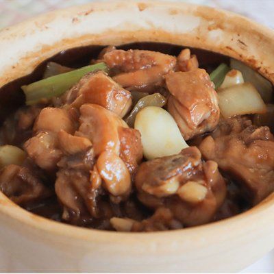 香到人人夸的「啫啫鸡煲」鲜嫩多汁,怎么能这么好吃