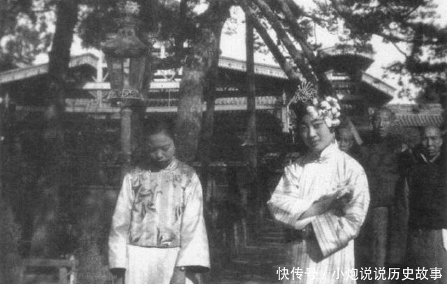 清朝|清朝老照片，那时候的贵族是这样的，也有长得很好看的！