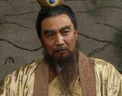 刘备与曹操|刘备曹操,20岁的你认为刘备厉害,30岁的你认为曹操更胜一筹