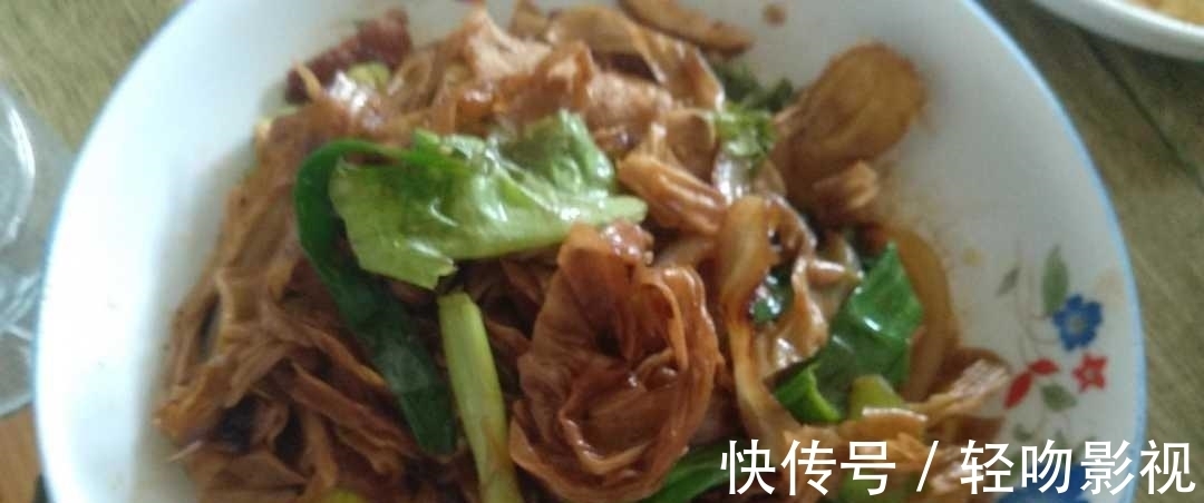 豆皮|豆皮营养丰富，做凉拌菜美味爽口，炒青菜软烂鲜香有滋味
