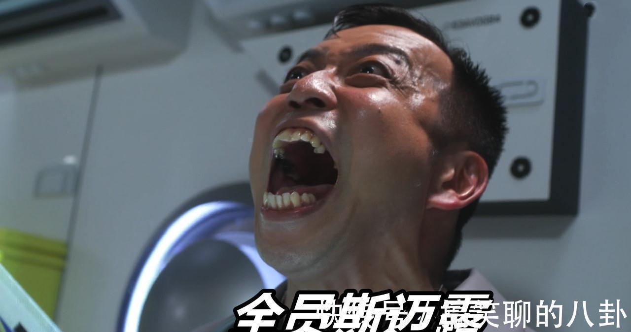 特利迦|特利迦奥特曼:男二号变身失败,粉丝吐槽不已,谁叫你不吼斯迈露