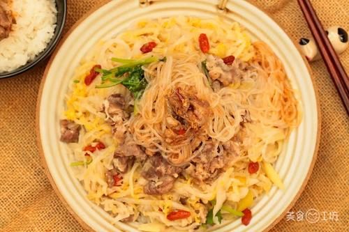  冬天最喜欢的暖胃吃法，热热乎乎煮一锅