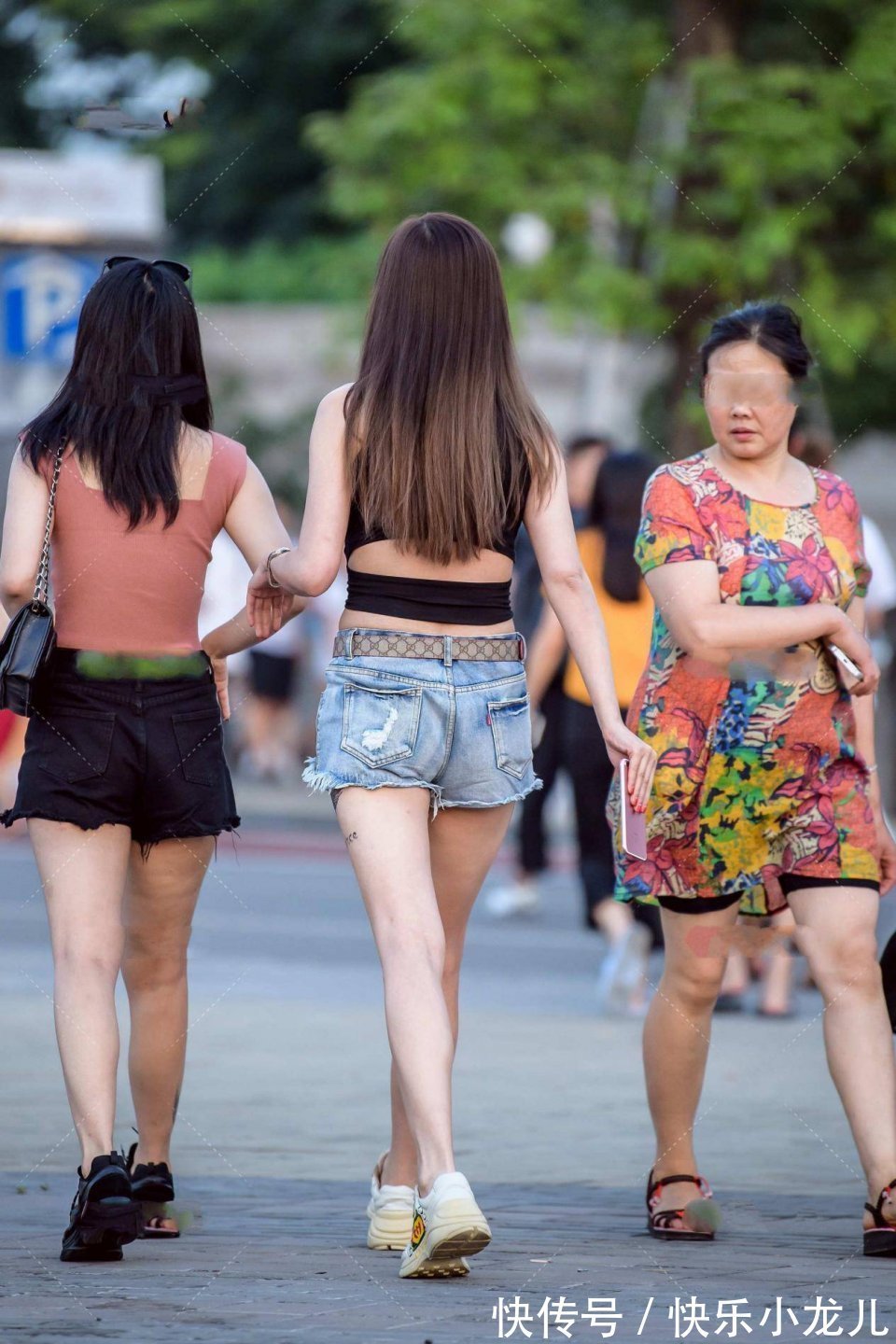 华丽|长发小姐姐华丽的背影，气质十足非常的好看