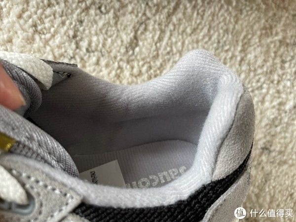 鞋带|Sneaker 篇一百二十二：Saucony Jazz Court RFG环保鞋与其他两双鞋开箱