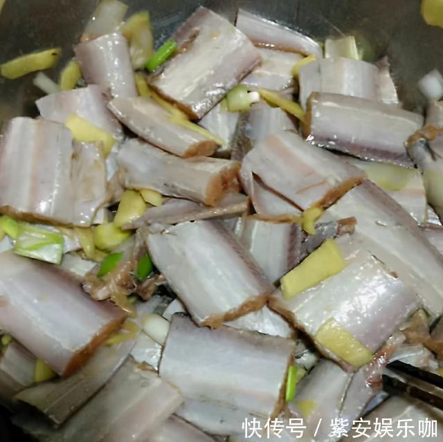 油炸|炸带鱼，直接用油炸就错了！多做1步，外酥里嫩，放凉不软，真香