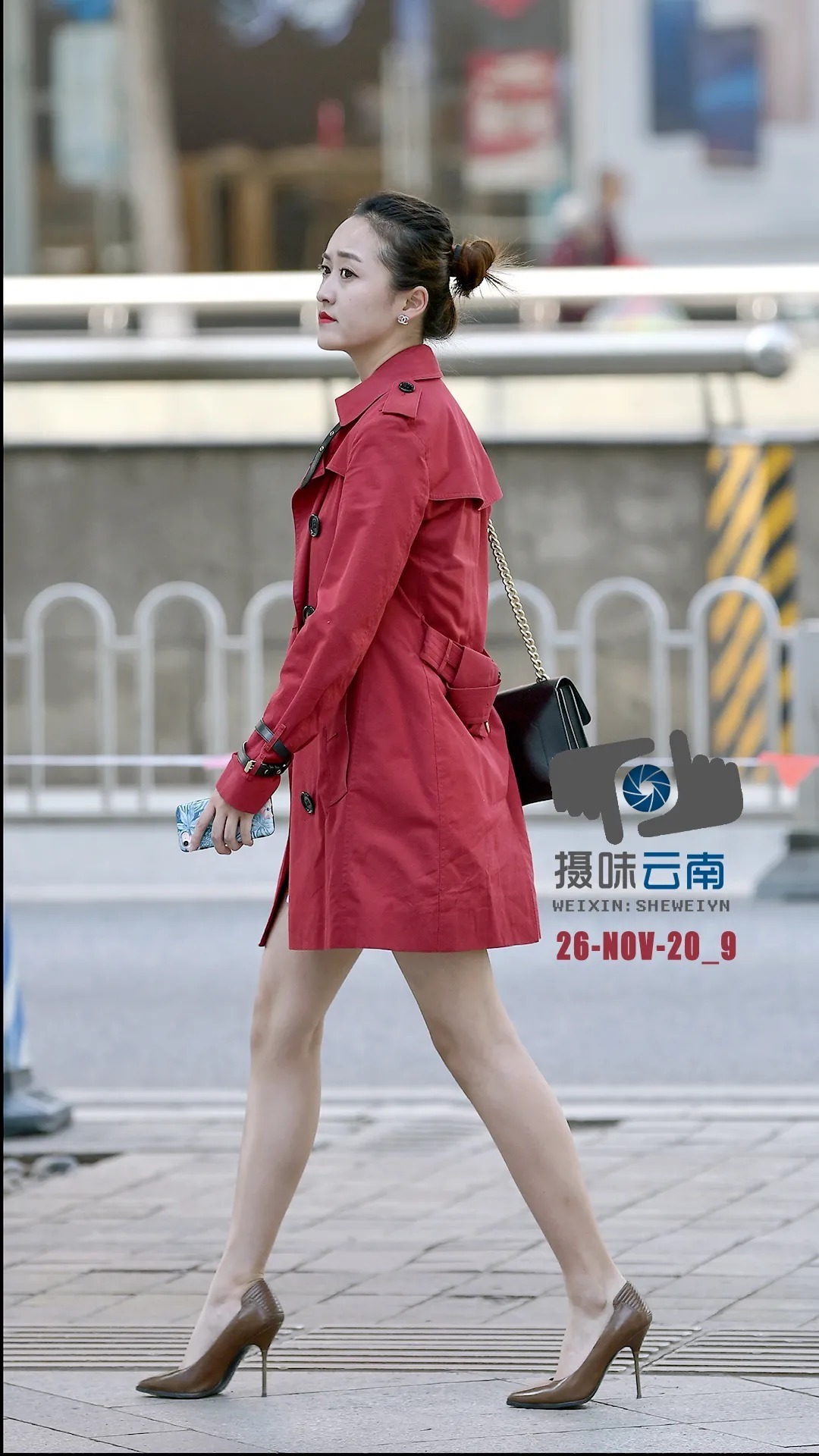 风衣|街拍:恋上风衣恋上冬,一件温暖又美丽的风衣,赐予我们勇敢力量