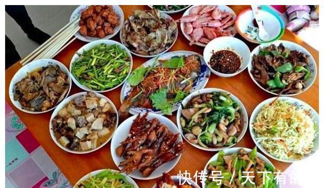 朋友们|乔迁之喜嫂子来家庆贺，我特意下厨做了一桌菜，饭后她说好浪费！