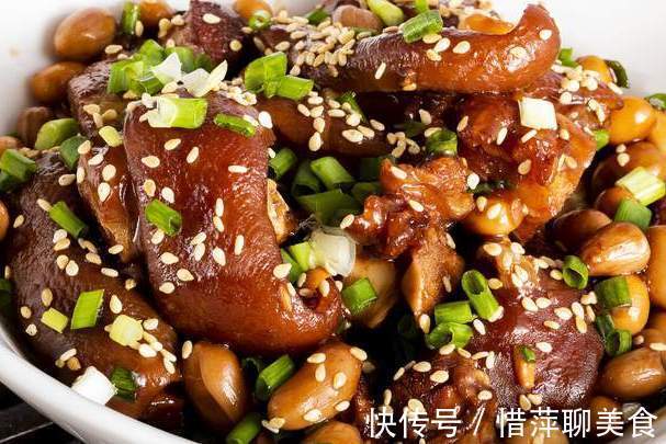 搅拌均匀|炖猪蹄别只会焯水，下锅前多做1步，猪蹄更香更入味，还没腥味