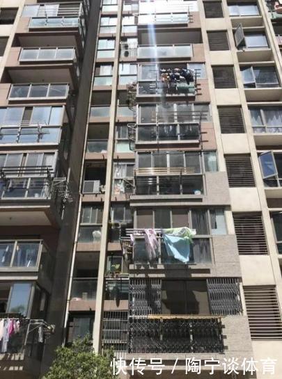 阳台|发现一户高层这样晾衣，做法让人大开眼界，大家学学，轻松晾晒