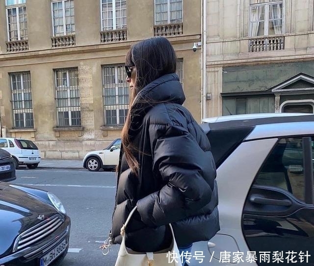时髦的人,都在羽绒服里穿什么?