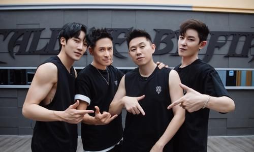 披荆斩棘的哥哥|《披荆斩棘的哥哥》又出幺蛾子,专家团评分荒谬至极