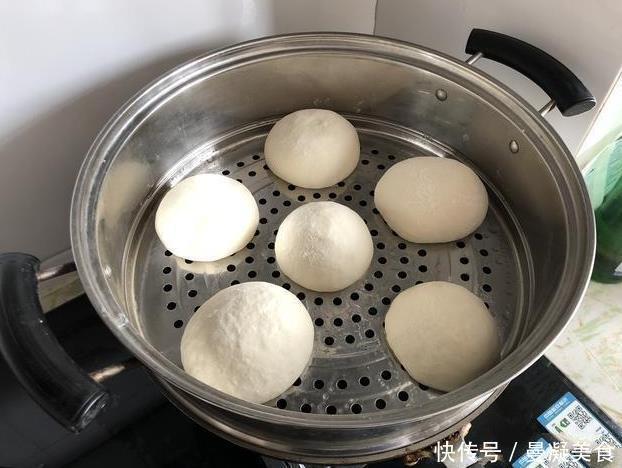 我家发面时只放“这2样”10分钟发满盆，蒸出的馒头比买的还好吃