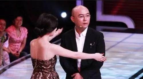 一夜成名|孟非老婆首次曝光，年过四十却还像小姑娘，鲁豫你太太很美