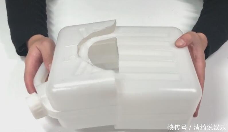 塑料桶|塑料桶这样剪一剪,用来收纳洗漱用品超实用,家家户户都用的到!