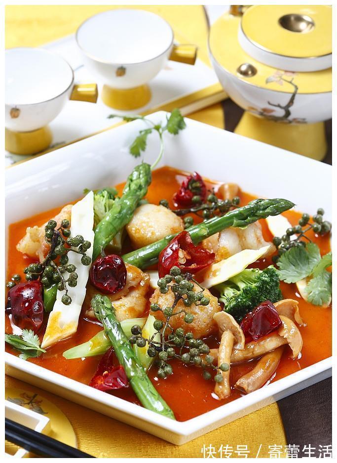 板栗烧鸡|美食推荐：板栗烧鸡、小炒牛肉、蚝油芦笋牛肉、黄花菜炒鸡蛋