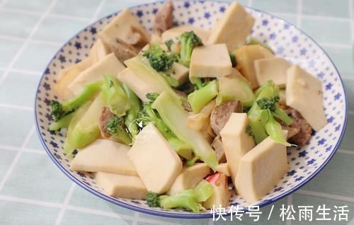 母子俩的午餐，不精致但用心做，孩子爱吃长个快