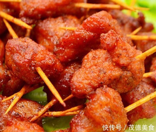 做牙签肉时,别着急下锅炸,多加这一步,外酥内嫩,酥香可口