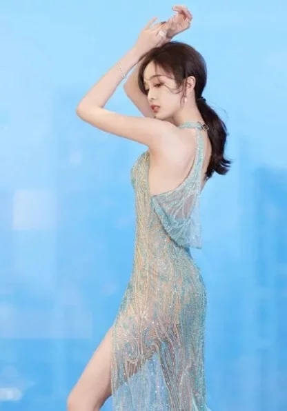 这么多年了 仍挡不住女星们袒胸露乳博出位