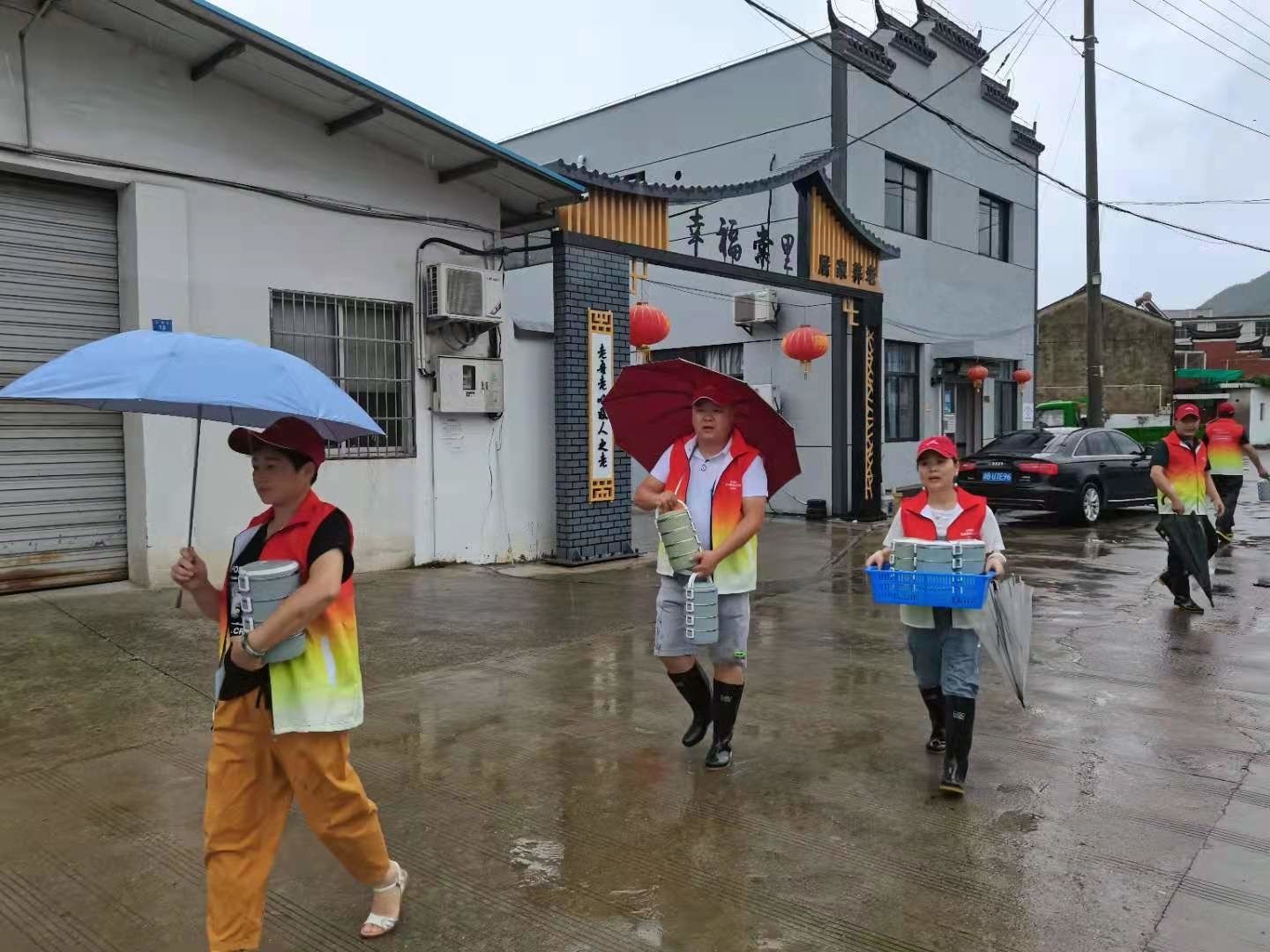 张爱琴|台风天老年人就餐遇难题奉化公棠村开展爱心送餐服务