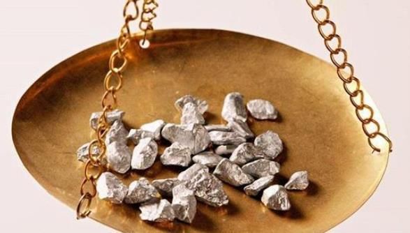  银子|古人在客栈吃完饭，为何不问多少放下银子就走？小二也从不数