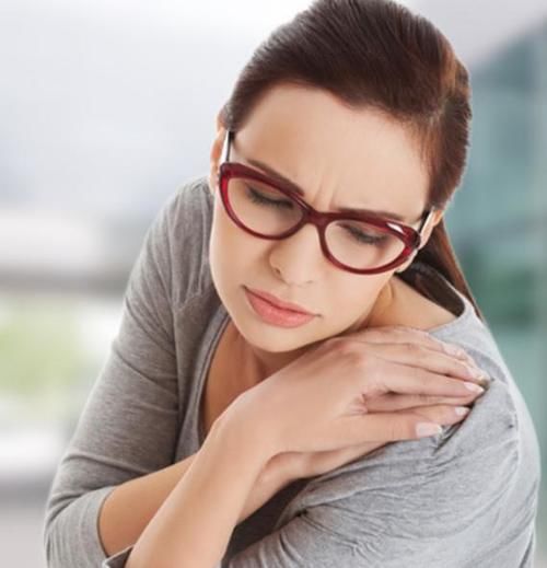 月经紊乱|如何判断女性是否进入更年期？提醒：看年龄，不如看身体