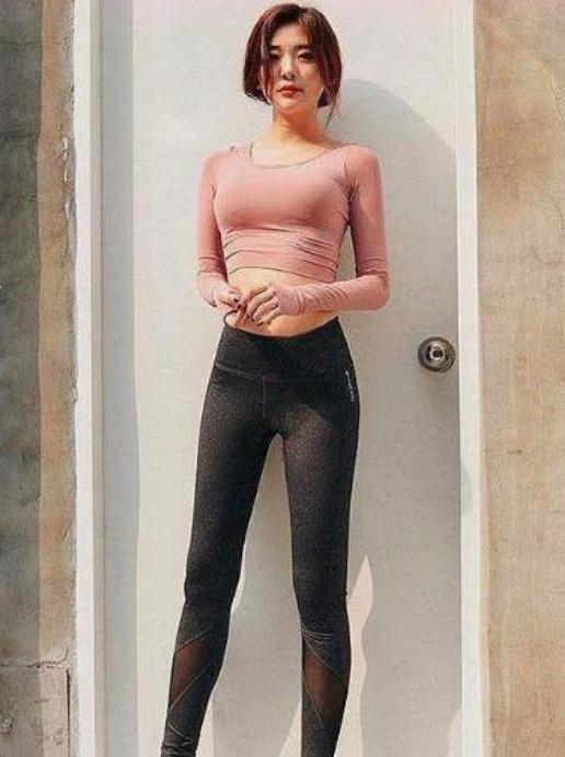 美女|176cm的美女,坚持跑步5年,打造迷人性感身材,运动成就了她