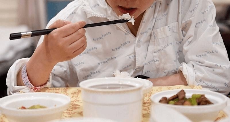 一日三餐|95后宝妈“作妖”,产后10天“狂减肥”,医生检查后:拿生命开玩笑