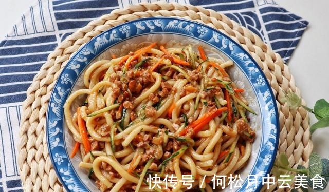 胡萝卜|面食爱好者的福音,教你一道老北京炸酱面,美味可口,勾人心弦!