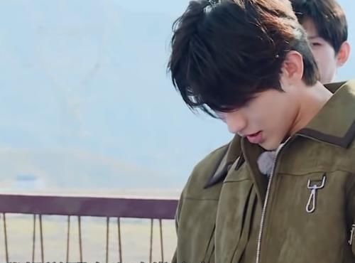 蔡徐坤喊出:有老婆真好,誰注意baby的反應?嘴角隱藏不住的欣喜