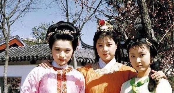 贾宝玉!除了林黛玉,贾宝玉还与一人一见钟情,得到把柄后终得手