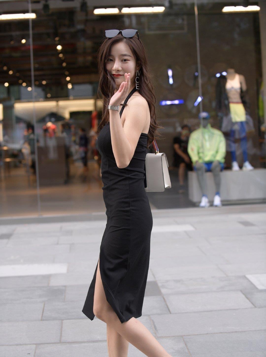 没有“小肚腩”才能穿的一款裙子,时尚又大方,高档的感觉真好!