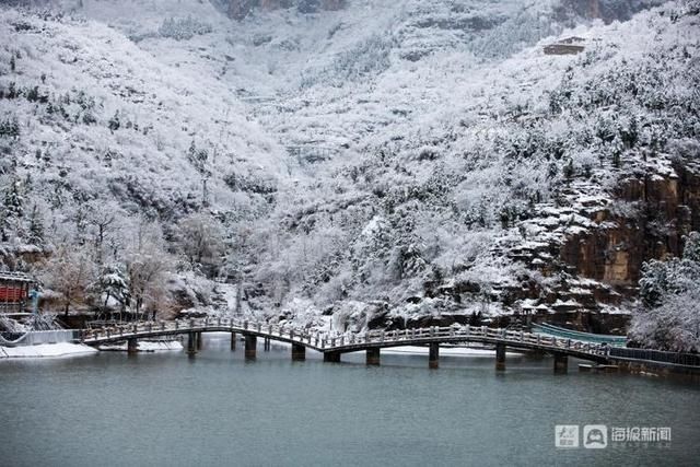 老年|山东迎牛年初雪：空中视角看淄博潭溪山秒变“童话世界”