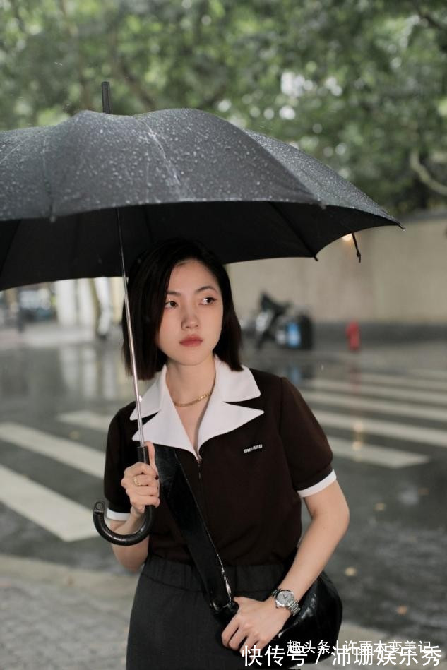 饱和度 女人不管年纪多大,买短袖要记住这三不要,俗气廉价,谁穿谁丑!