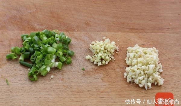 它和金针菇是“黄金搭档”,天冷焖一锅,吃到汤汁都不剩