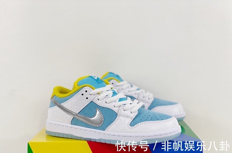 nike SB板鞋 蓝白色 网格Nike SB Dunk Low!