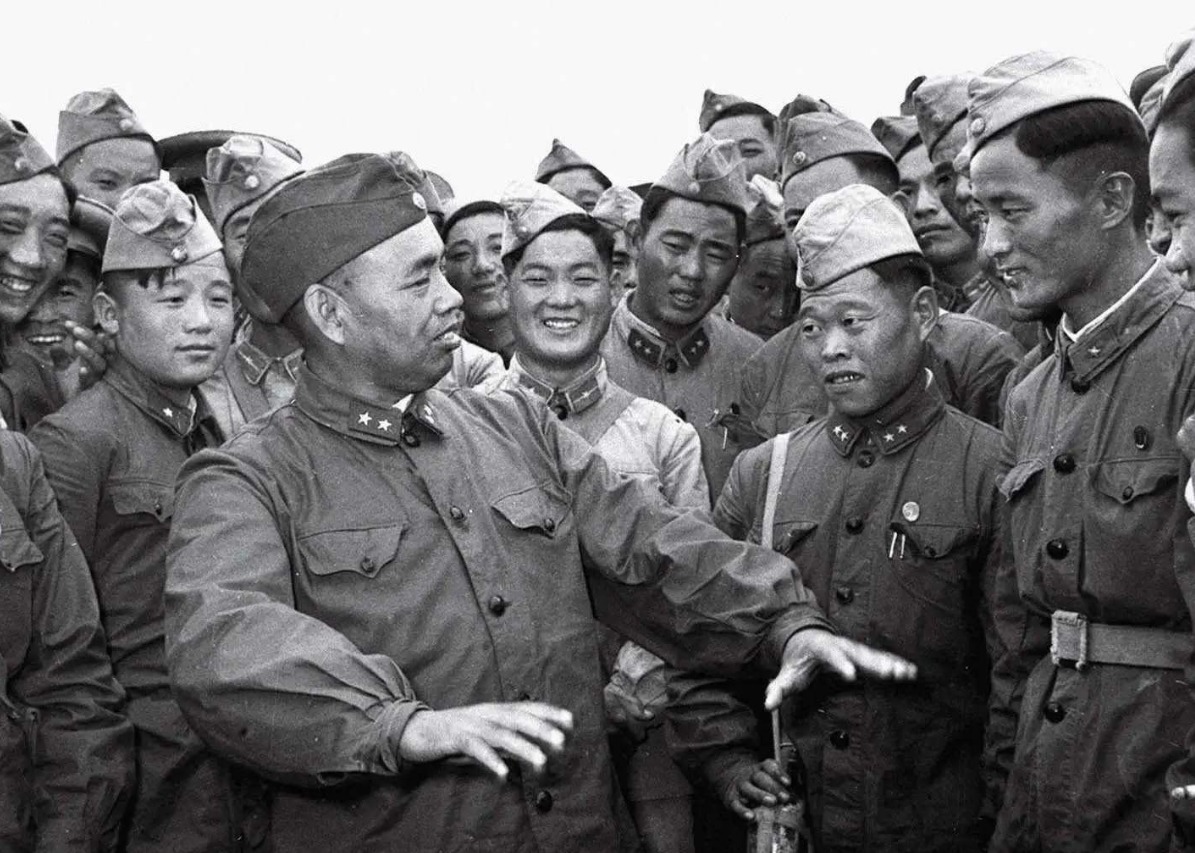 年后|他是许世友的勤务兵，4年后许当上副军长，他却成为许的顶头上司