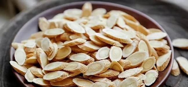 枸杞子|提醒大家:黄芪泡水当茶喝,一次放几克才好?很多人不清楚