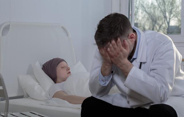 消化|女儿胃镜查出胃癌，消化科医生忠告饭后出现2种不适，千万小心