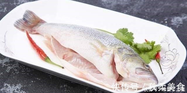 料酒|做清蒸鱼时,把料酒换成这味料,肉嫩无腥味,鲜上加鲜味道好