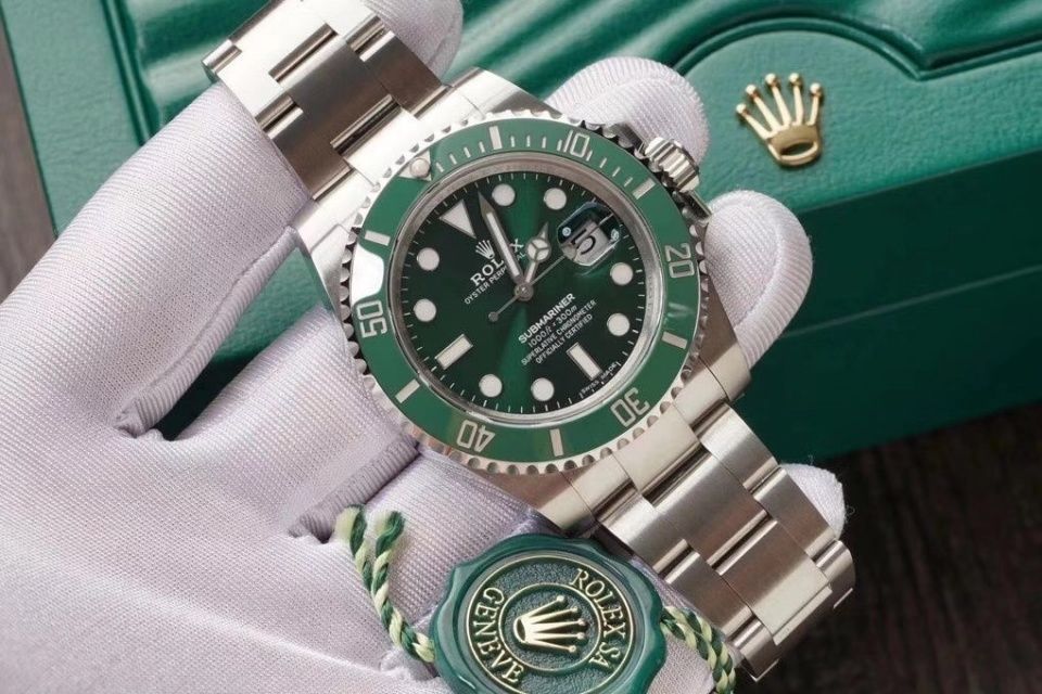 绿水鬼 在价格上天的绿水鬼面前,谁能拿下潜水表的下一个宝座!那只有五十噚莫属了!!!