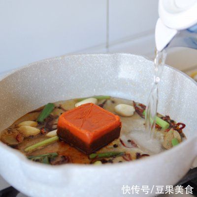 餐桌上最有人气的家常菜之黄焖鸡