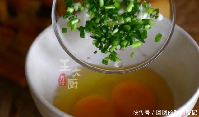 学会|一款风味独特的小吃,超美味的香烤油条,不学会太可惜了